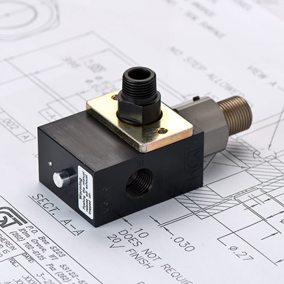 Picture of 1/4" NPTF Swivel-Mounted Counterbalance Valve w/ 1/8" Outlet